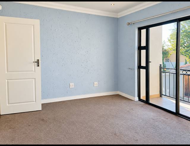 3 BEDROOM TOWNHOUSE FOR SALE IN VANDERBIJLPARK SE 2